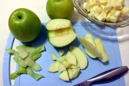 Яблочный рахат-лукум с грецкими орехами в кокосовой стружке: шаг 1