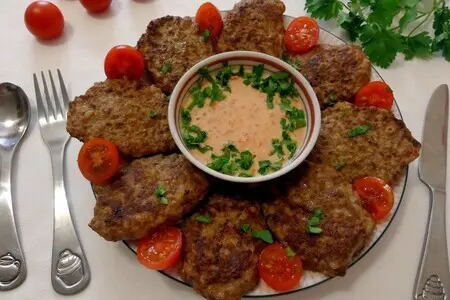 Печеночные оладушки с рисом и огуречным соусом: шаг 10