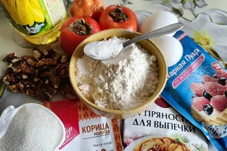 Кекс с хурмой и грецкими орехами: шаг 1