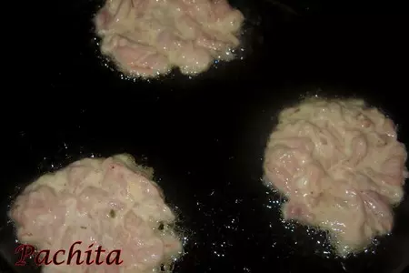 Мясные оладушки с ананасом: шаг 4