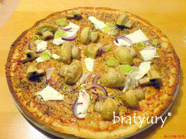 Pizza vegetariana con funghi e fetta - пицца вегетарианская с грибами и брынзой: шаг 2