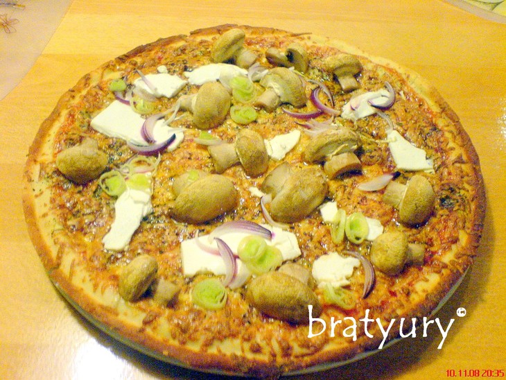 Pizza vegetariana con funghi e fetta - пицца вегетарианская с грибами и брынзой: шаг 3