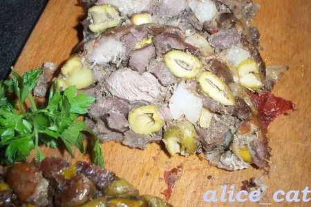 Мясо прессованное с фисташками, оливками и вялеными помидорами: шаг 7