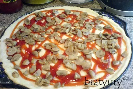 Pizza pepperoni con funghi: шаг 5