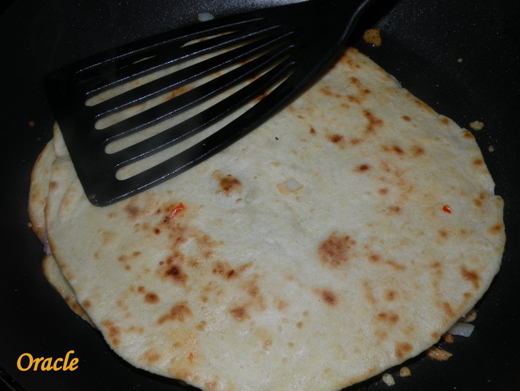 Мексиканские  кейсадиас    c начинкой, quesadillas: шаг 5