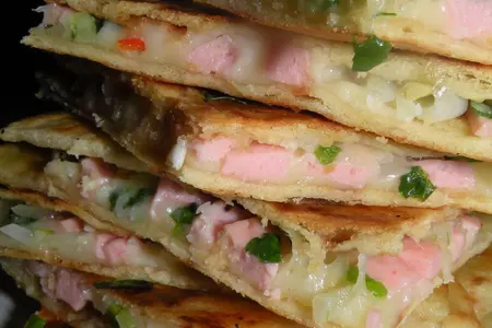 Мексиканские  кейсадиас    c начинкой, quesadillas: шаг 7