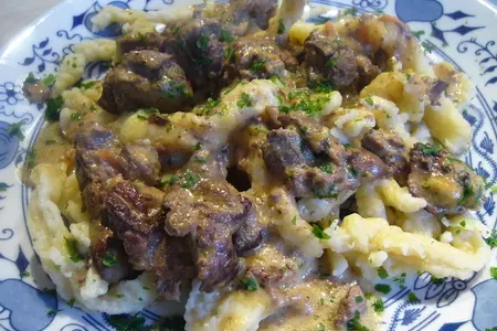 Клeкцки по-швабски (spätzle) с печеночно-грибным рагу: шаг 8