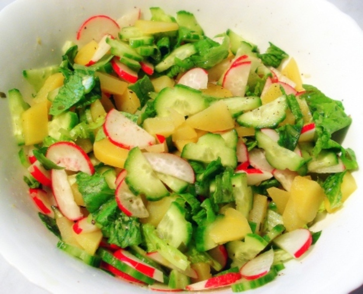 Обычный овощной салатик на бульонной заправке: шаг 1