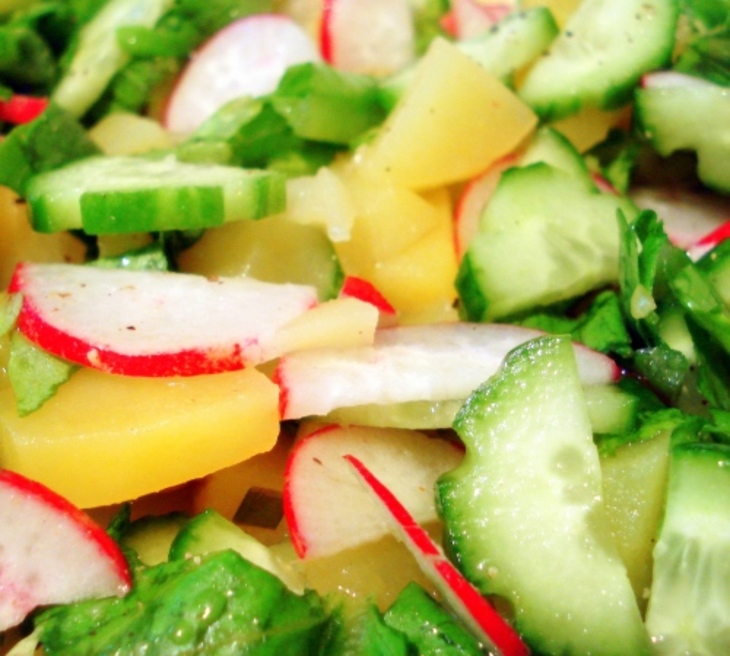Обычный овощной салатик на бульонной заправке: шаг 2
