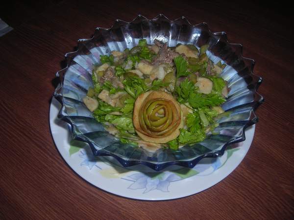 Свежий пикантный салат с говядиной