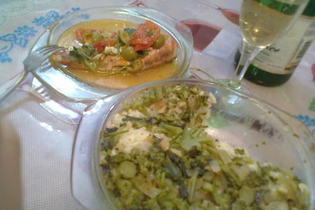 Рыба с соусом из шампанского и оливок+ароматный рис с брокколи)))