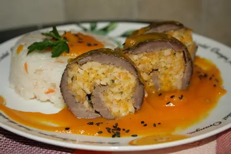 Мясной рулет с тыквой и орехами