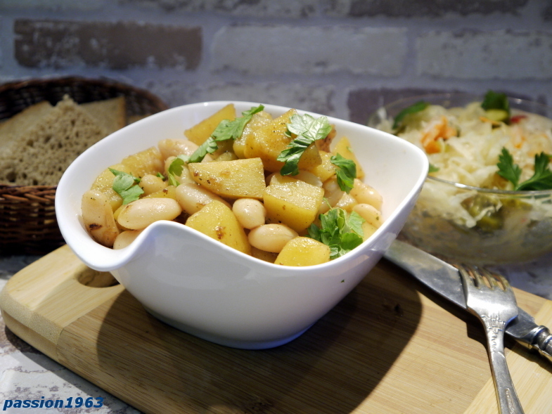 Тушеная картошка с консервированной фасолью: рецепт с фото