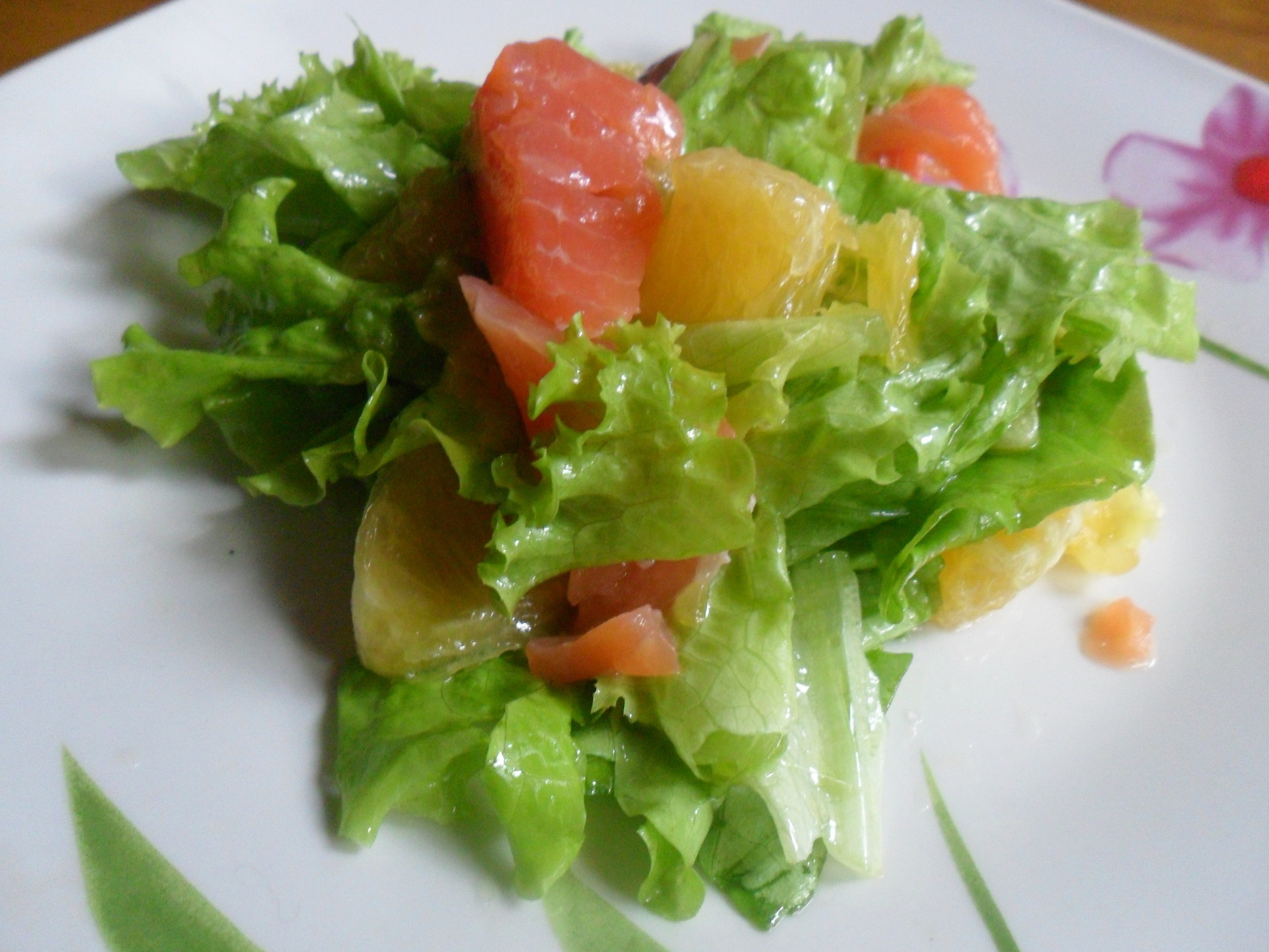 Салат с семгой, апельсином и кунжутом
