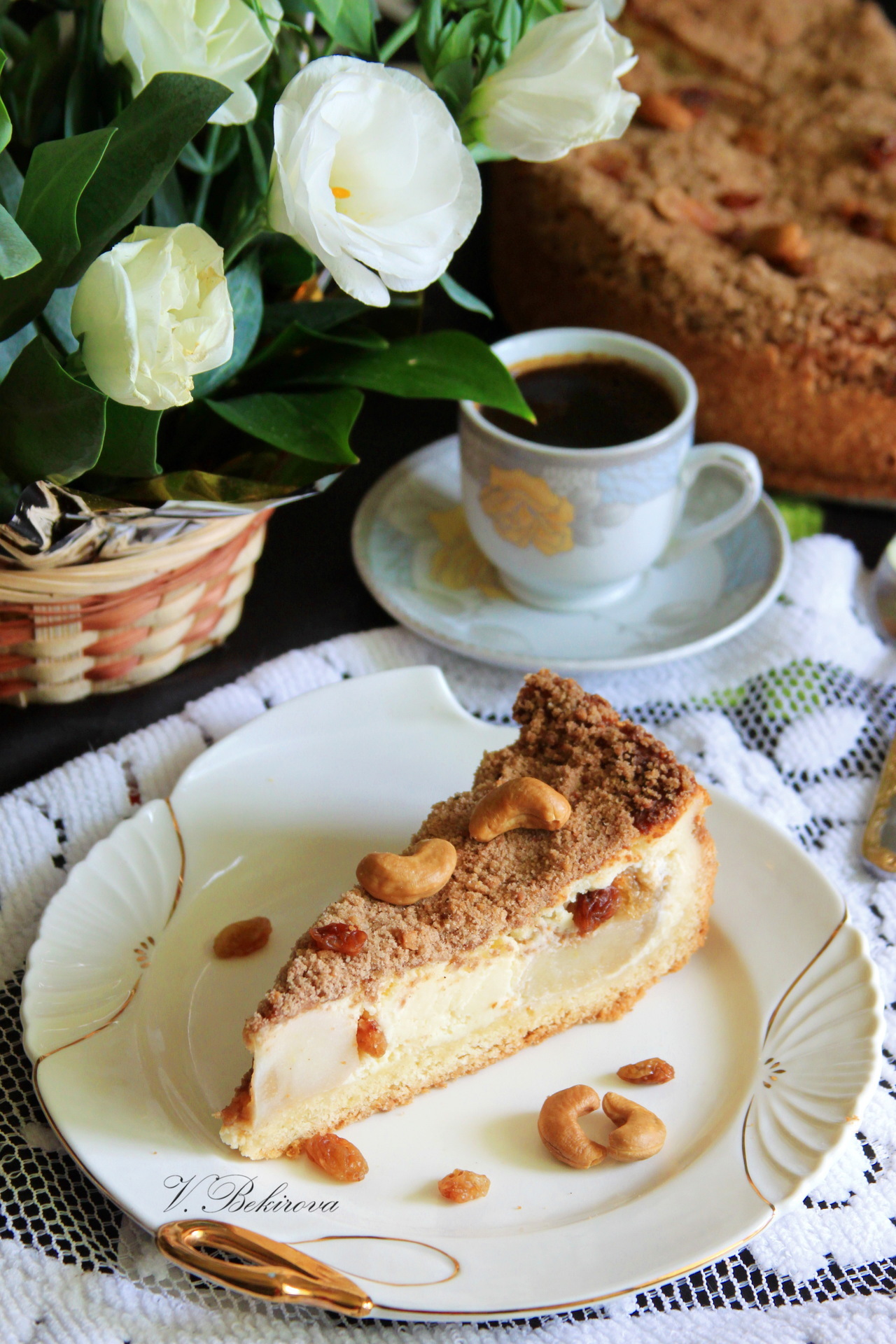 Творожный пирог с яблоками ,орехами и изюмом - пошаговый рецепт с фото  (11489 просмотров)