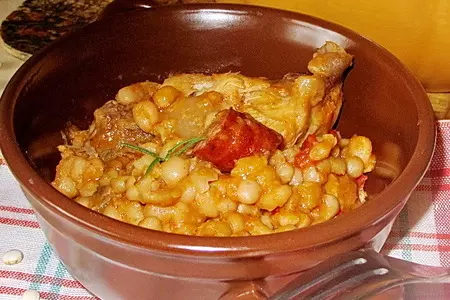 Кассуле (le cassoulet) — мясное рагу с фасолью