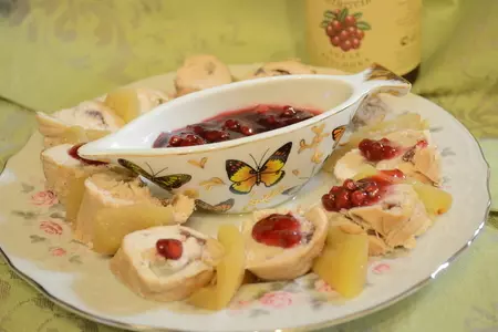 Фаршированные куриные грудки с яблочно-брусничным вкусом