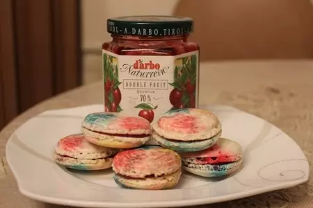 Macarons вишневые