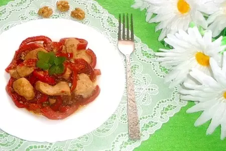 Пикантная курочка с грецкими орехами