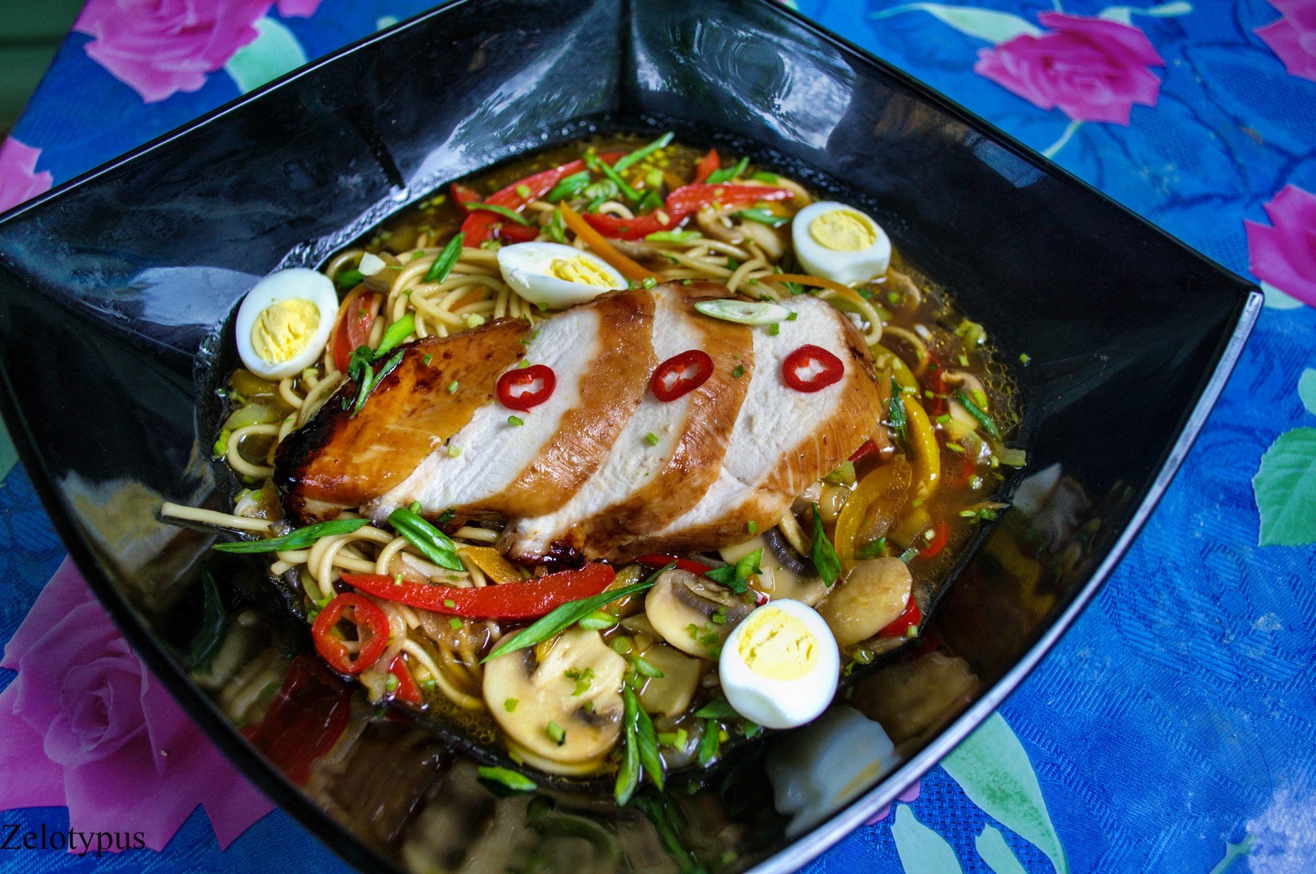 Лапша с овощами и курицей по-китайски/Noodles with vegetables and chicken from Chinese