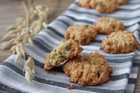 Печенье с орехами, семечками и овсянкой