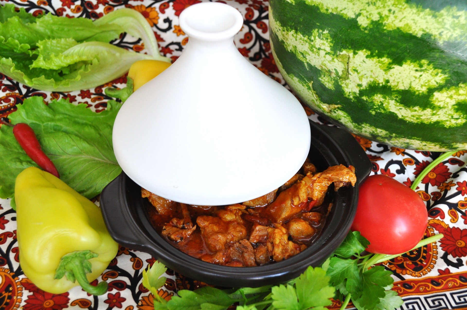 Блюдо из курицы в марокканском тажине керамическом