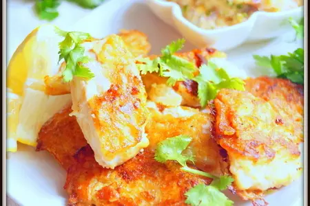 Fish pakoras - рыба в кляре с персиковым чатни