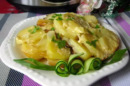 Картофель, запеченный  в сливках с сыром и чесноком