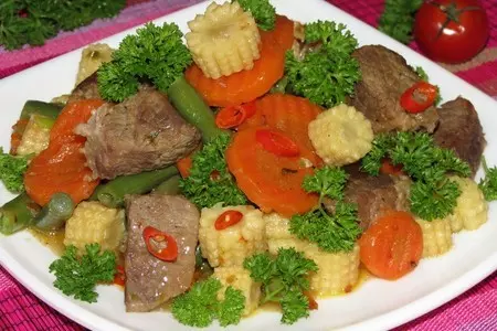 Тушеная говядина с кукурузой и фасолью (тест-драйв)