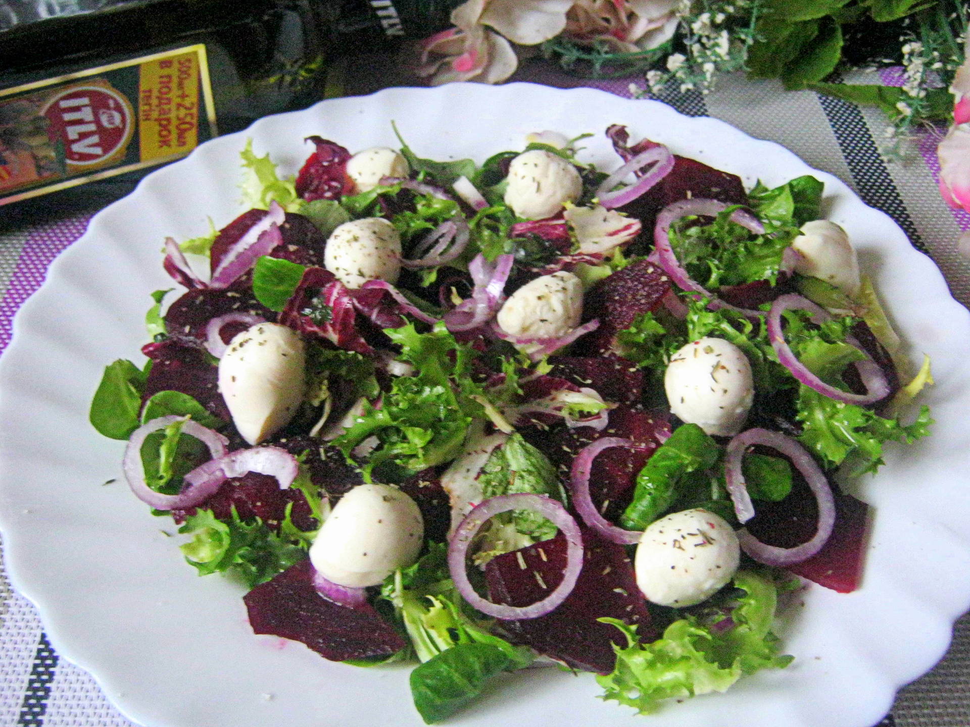 Салат из запеченной свеклы а-ля капрезе