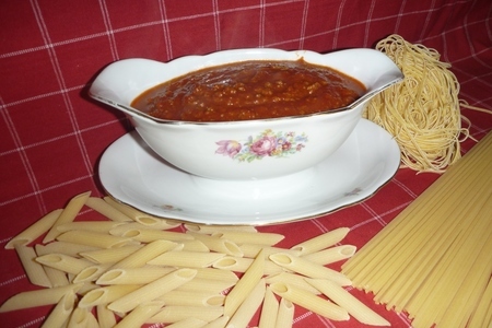 Фото к рецепту: Томатный соус с фаршем