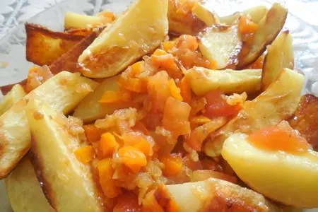 Печеный картофель с соусом