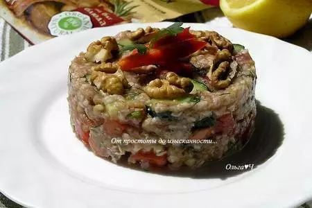 Салат из зеленой гречки с овощами и ореховой заправкой