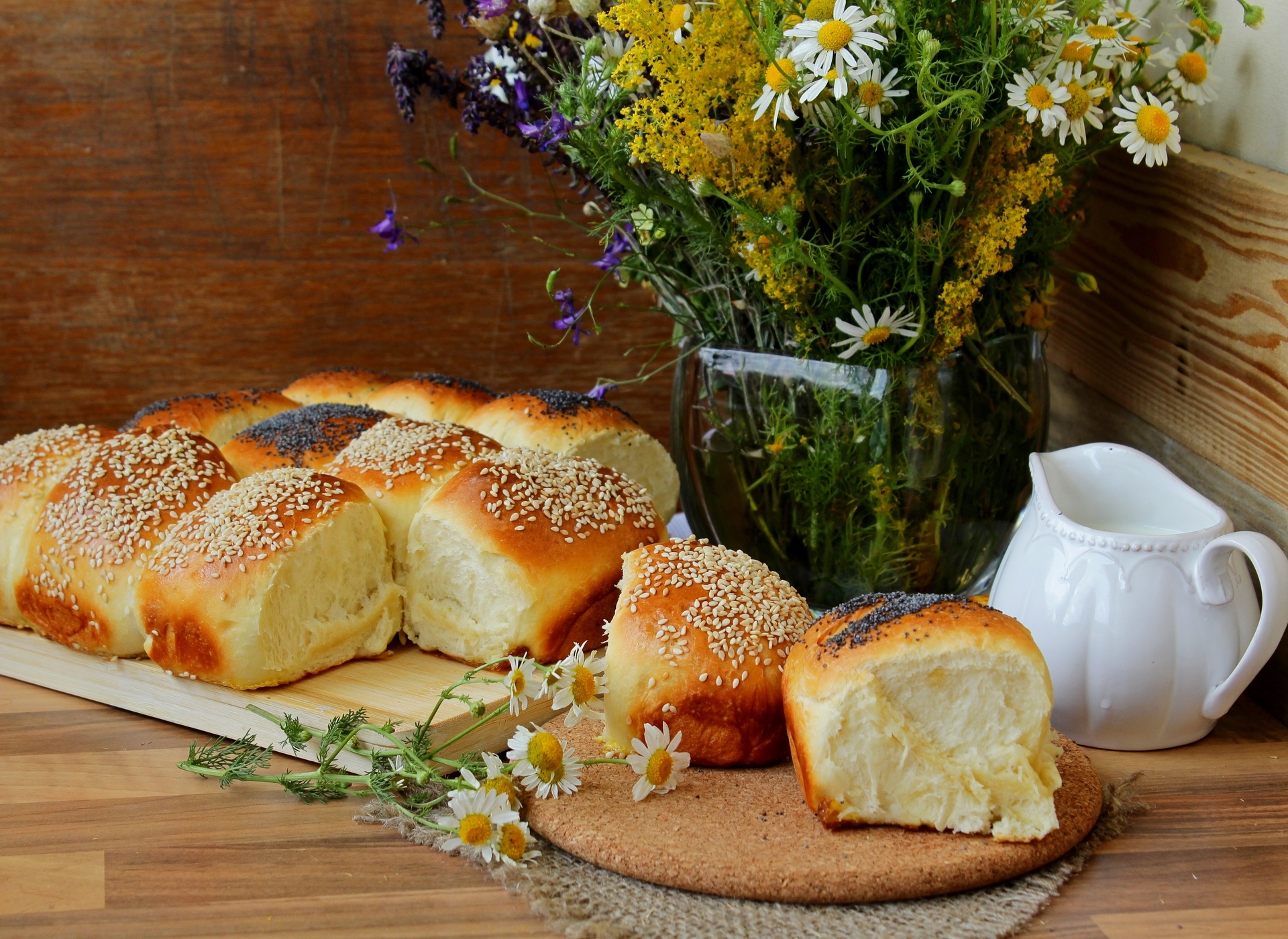 Булочки с маком и кунжутом