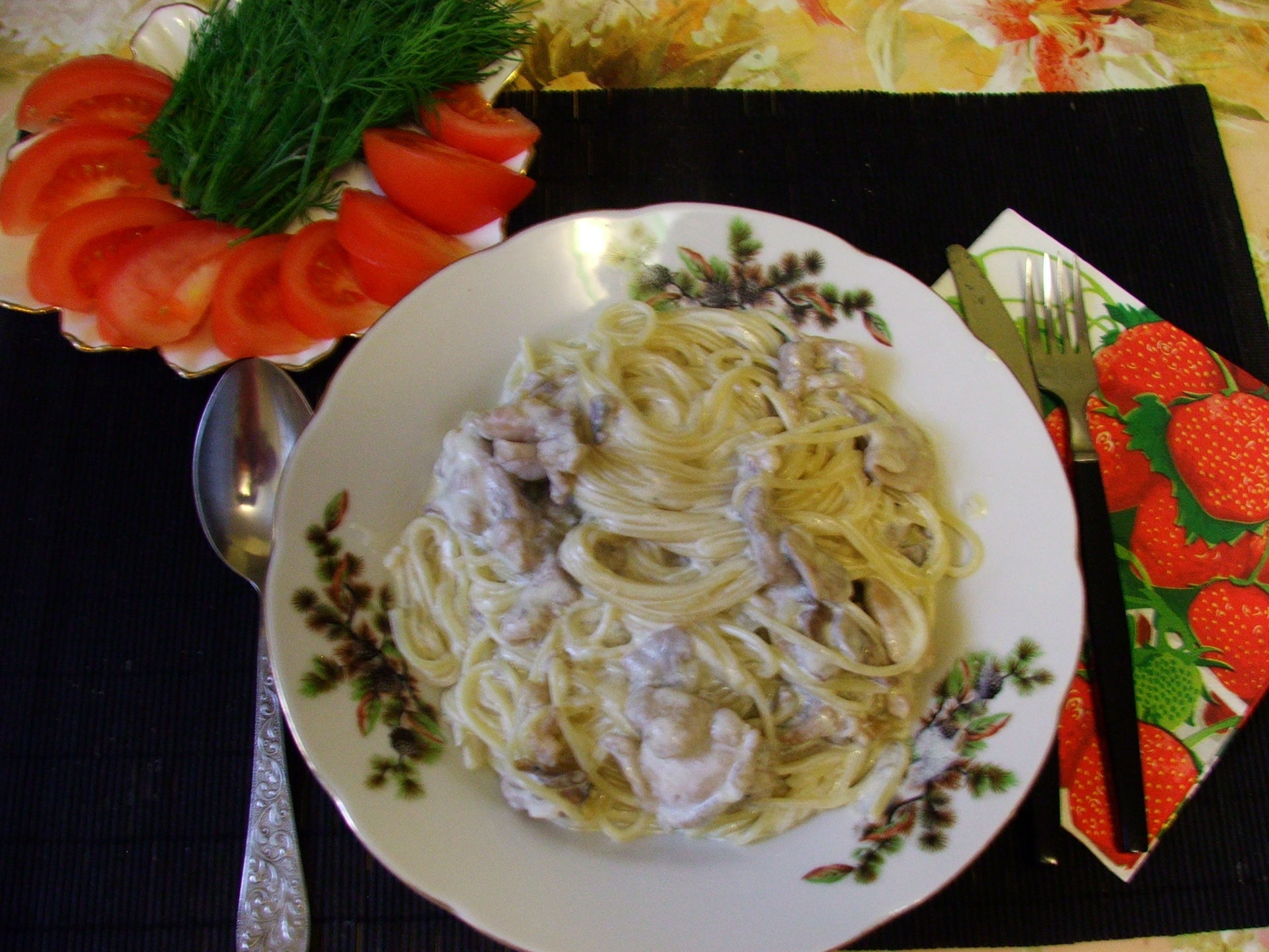 Спагетти с курицей и грибами в сливочном соусе с сыром рецепт с фото