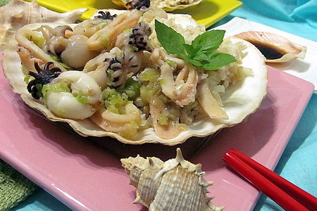 Фото к рецепту: Рис мистраль "индика" с каракатицами и кальмарами в тайском стиле. 