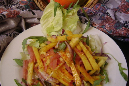 Фото к рецепту: Салат с манго «просто экзотика».
