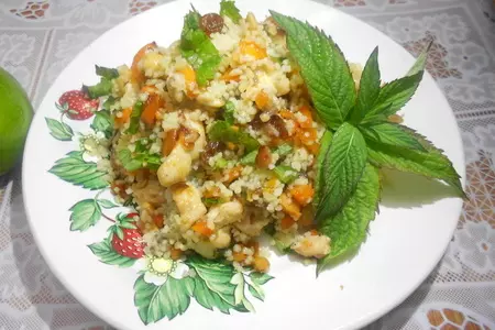 Табуле из кускуса с финиками и курица с арахисом