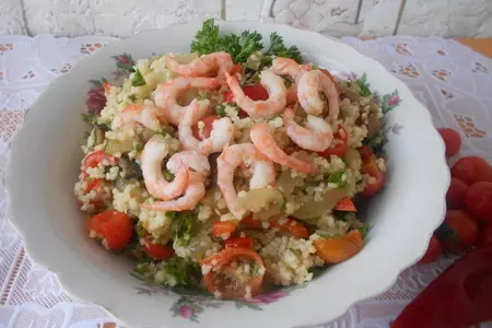 Кускус с овощами и креветками