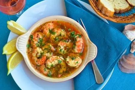 Креветки с чесноком в масле (gambas al ajillo)