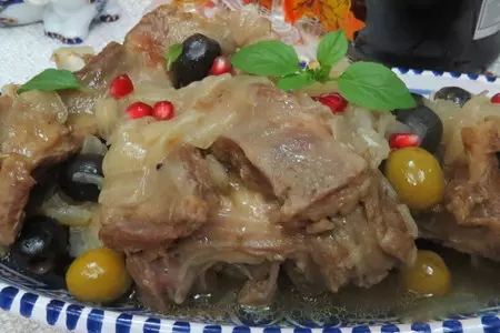 Ароматный ягненок с маслинами и оливками