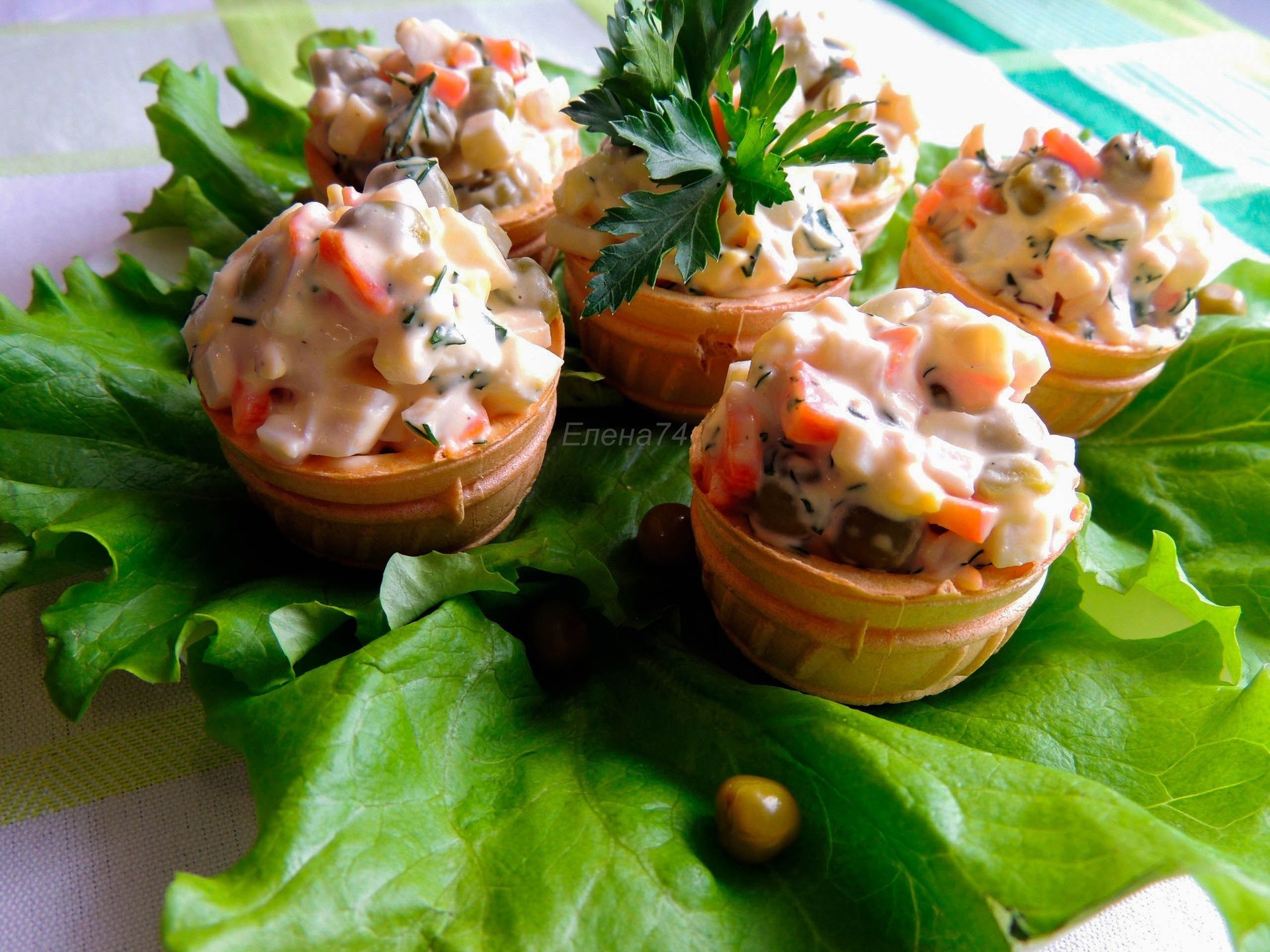 Салат с кальмарами в тарталетках