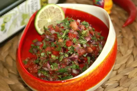 Сальса  "клюв петуха" пико-де-гальо (pico de gallo)