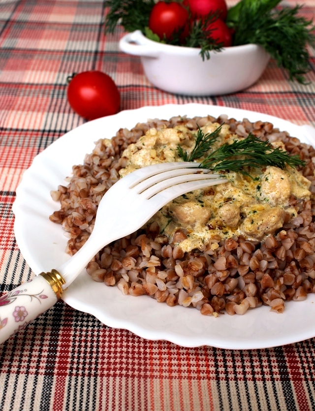 гречка в сливочном соусе с курицей