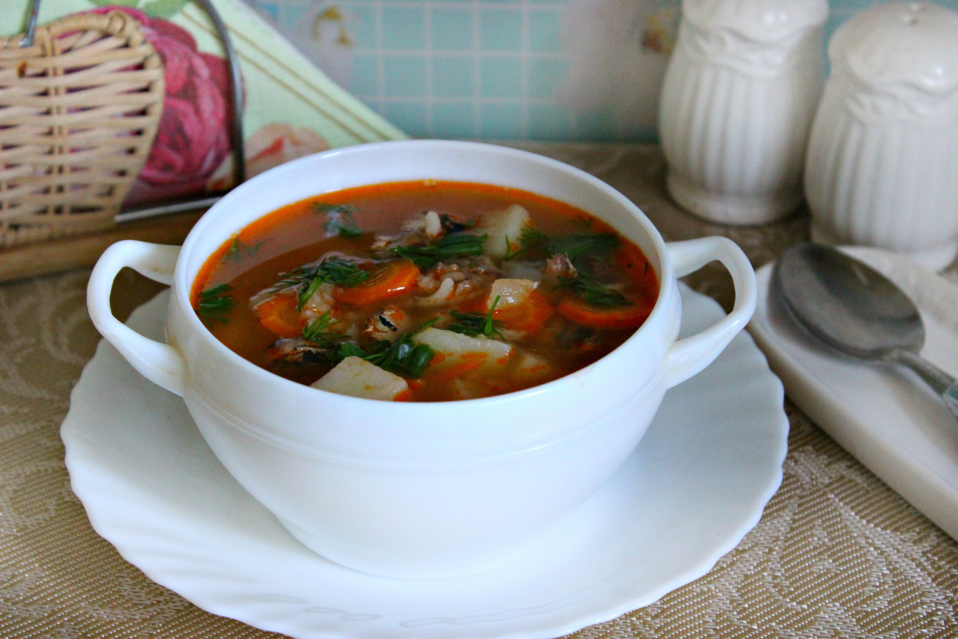 Рецепт суп из кильки в томатном соусе. Калорийность, химический состав и пищевая ценность.