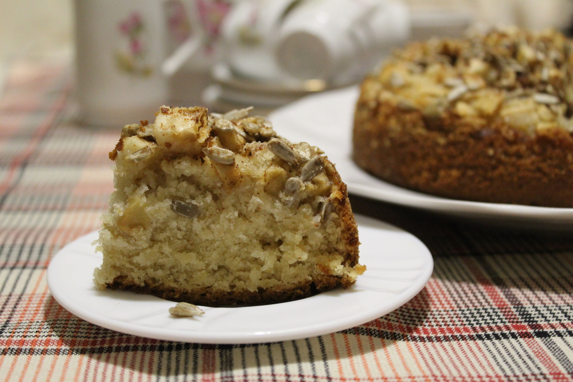 Пирог с яблоками и семечками