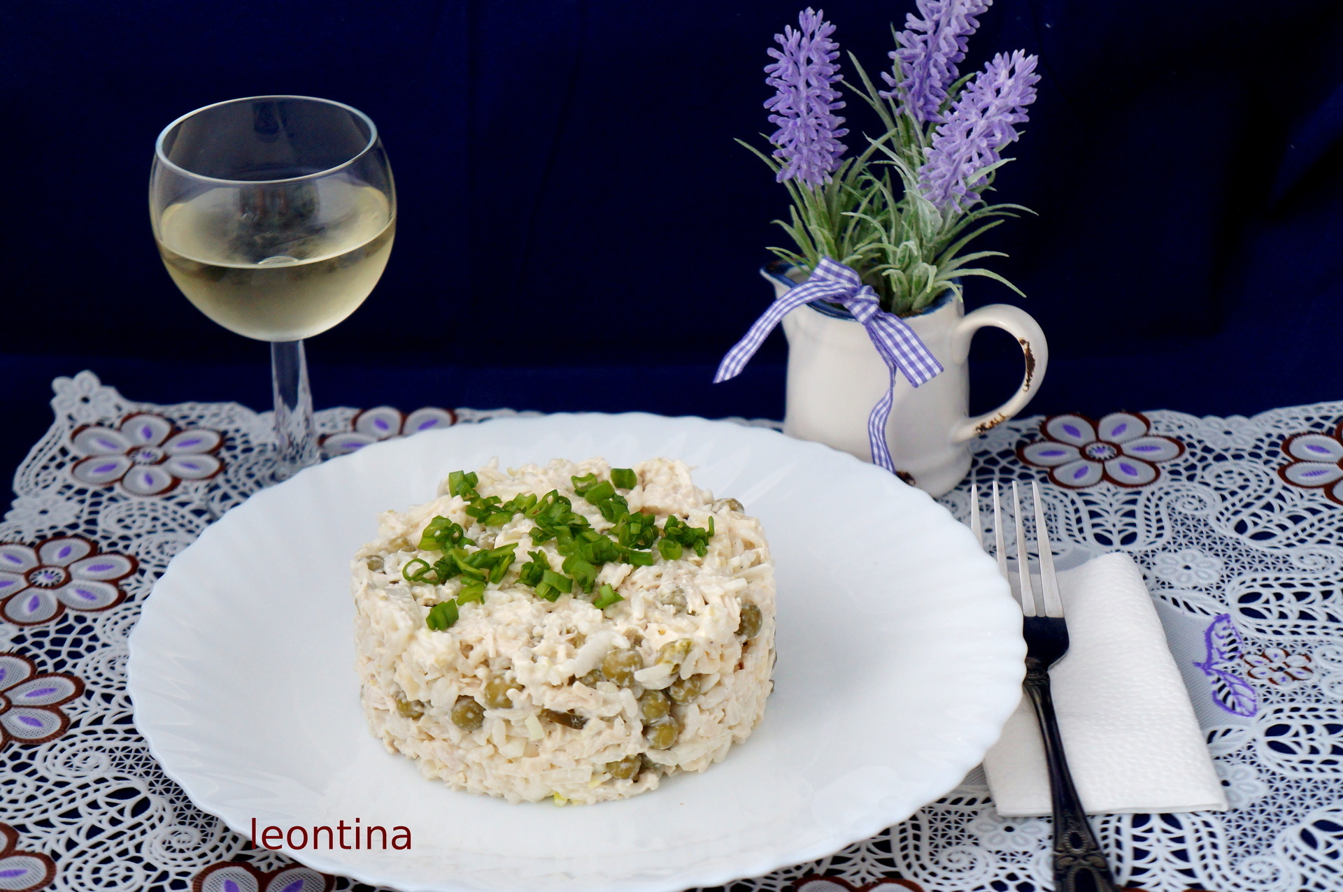 Куриный салат с рисом и зелёным горошком – кулинарный рецепт