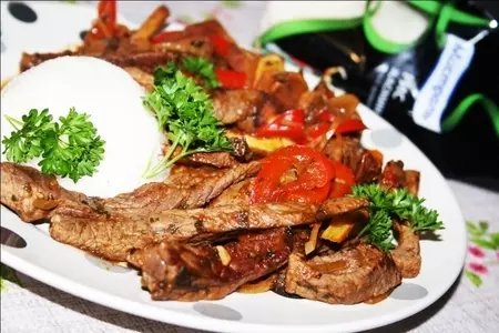 Ломо сальтадо (lomo saltado)