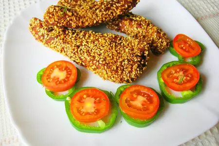 Куриное филе в кунжутной панировке. отличный рецепт закуски к пиву!