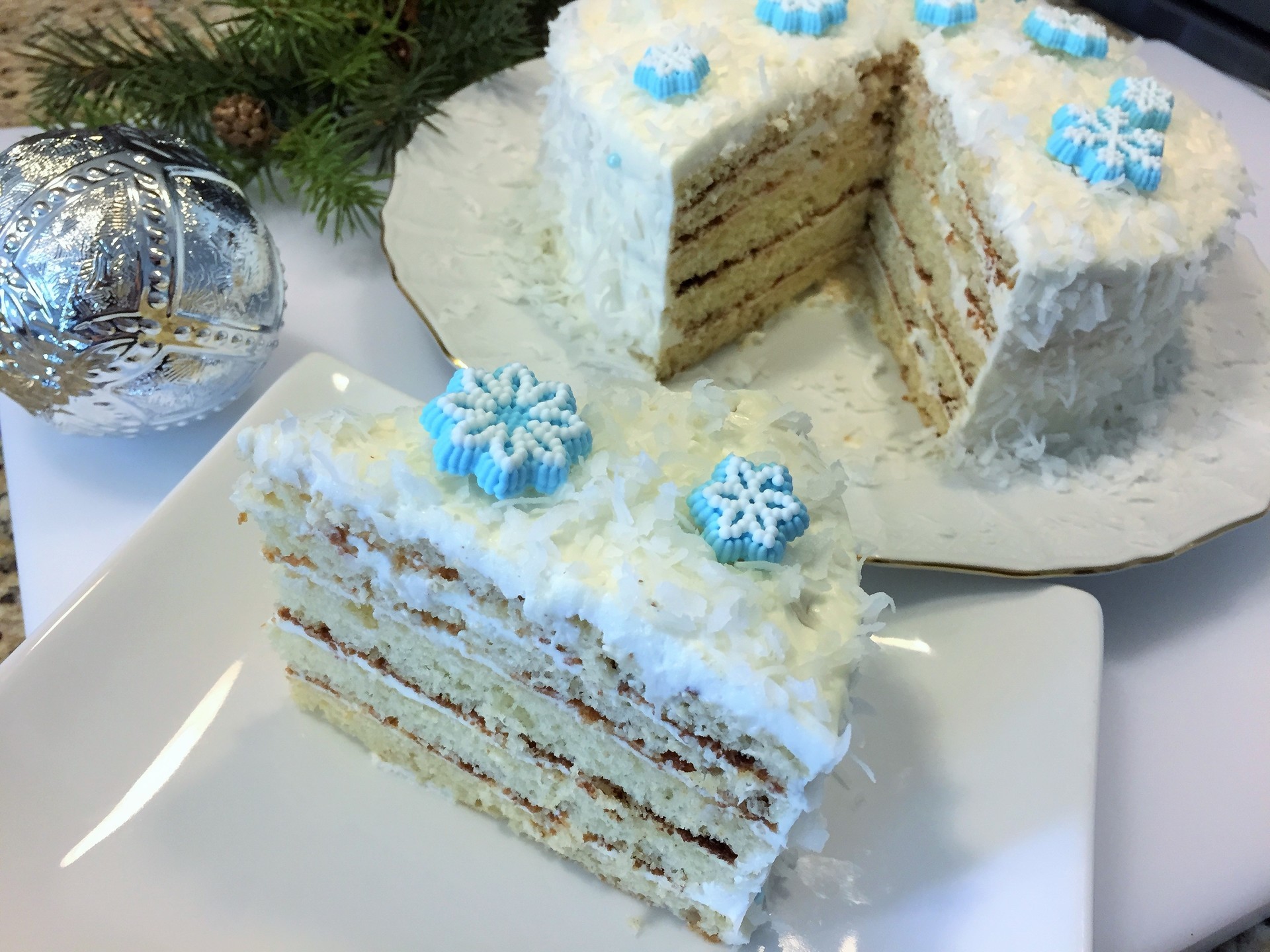 Новогодний торт красный бархат | Рецепт | Новогодний торт, Зимние торты, Рождественские торты